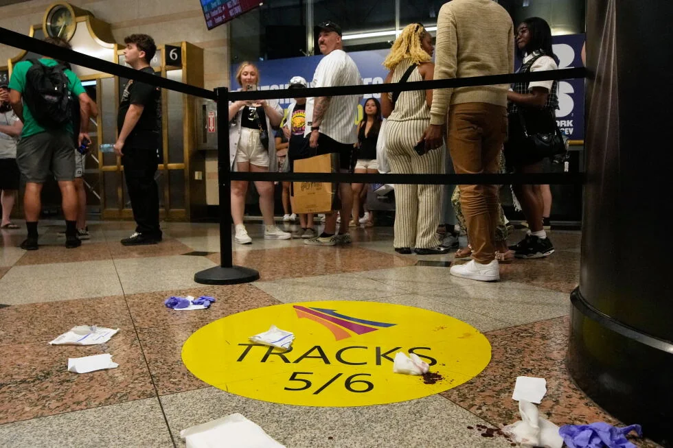 6 personas heridas en puñaladas en la estación Penn de Nueva York; la policía tiene a un sospechoso, dicen las autoridades