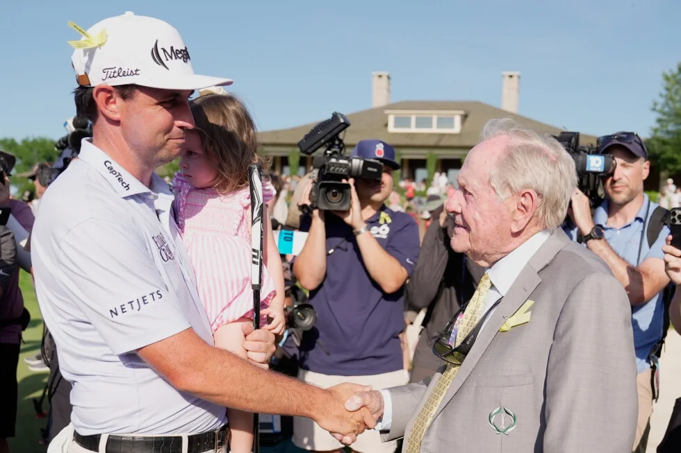 J.T. Poston pierde una ventaja de 4 golpes y gana Memorial en un desempate