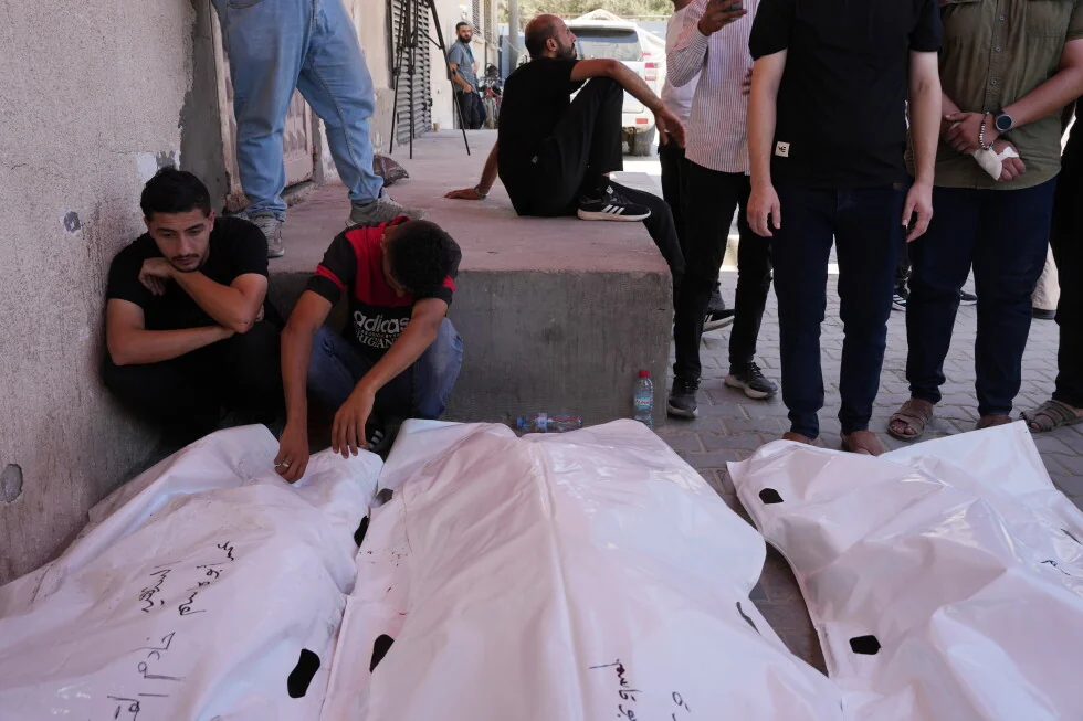 Los ataques en Gaza matan a 12 personas, incluidos policías.