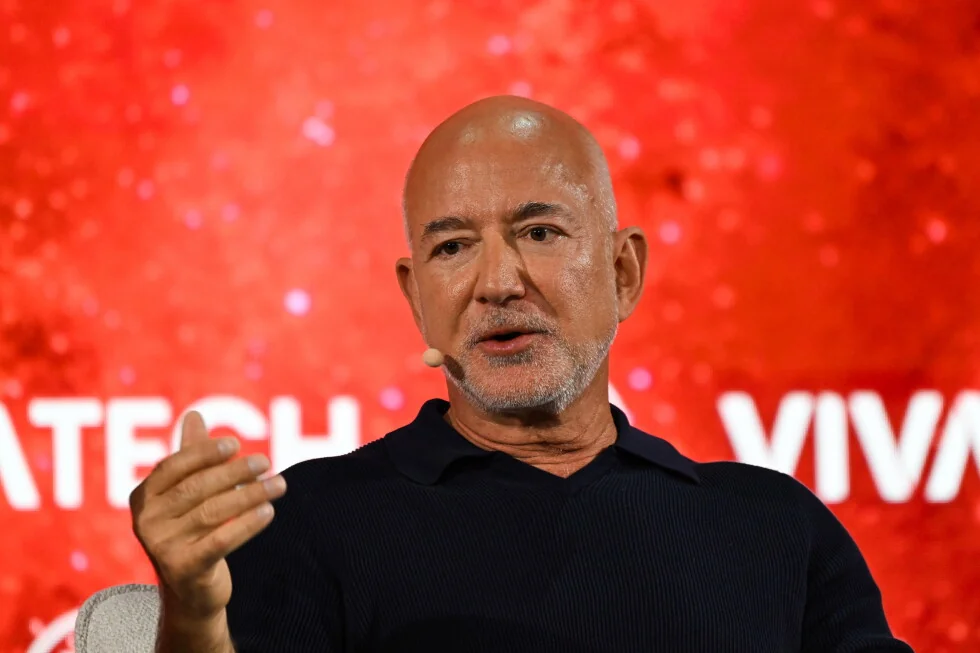 Amazon empezará su internet satelital en Sudáfrica. Parece vencer a Musk en su país de origen.