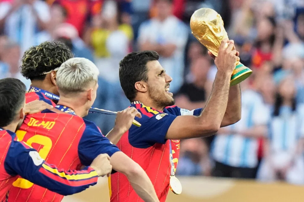 España gana la Copa del Mundo. Vence a Argentina 1-0. Ferran Torres marca el gol.