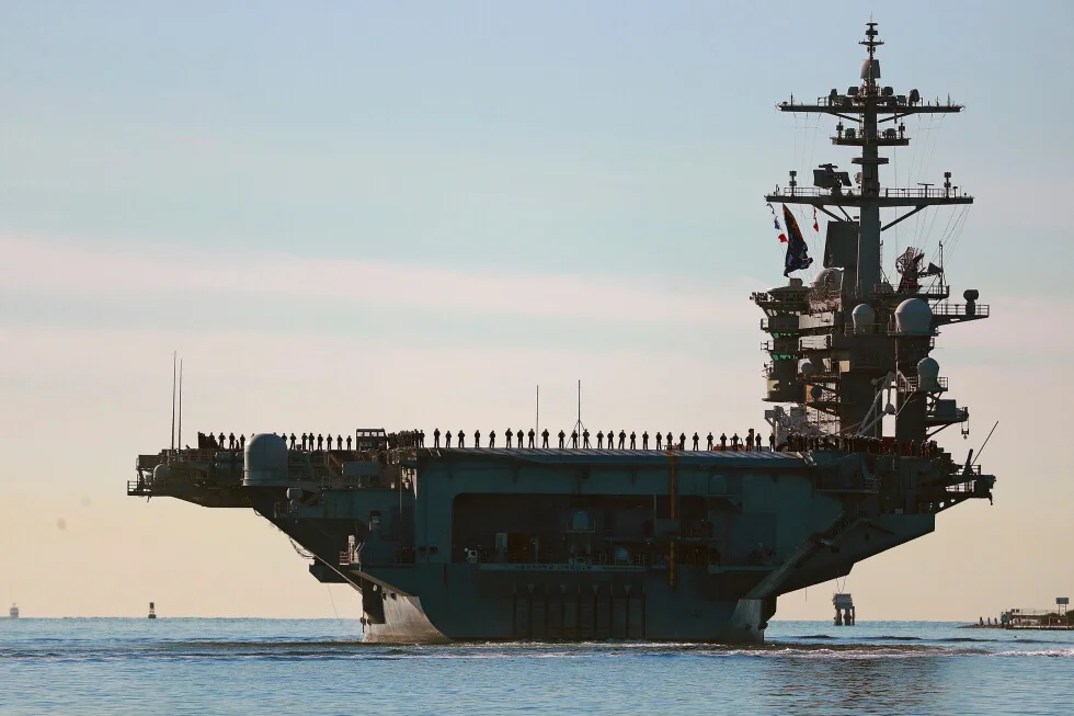 El nuevo portaaviones va a Oriente Medio después de problemas con el USS Lincoln.