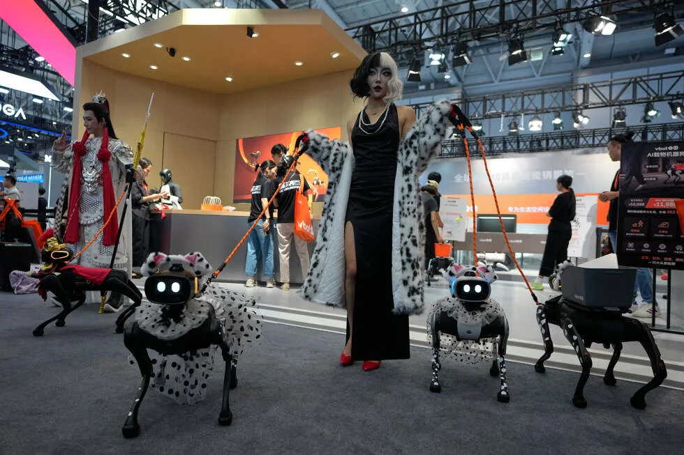 China muestra sus planes de robots en la reunión mundial.