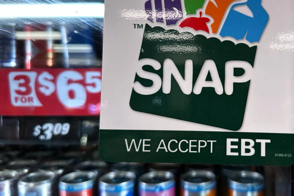 Menos personas reciben ayuda de comida SNAP de lo que pensábamos. Las nuevas reglas de trabajo son la razón.