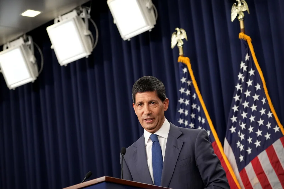 El nuevo jefe de la Fed, Kevin Warsh, debe decir sus opiniones sobre los precios y los costos de los préstamos.