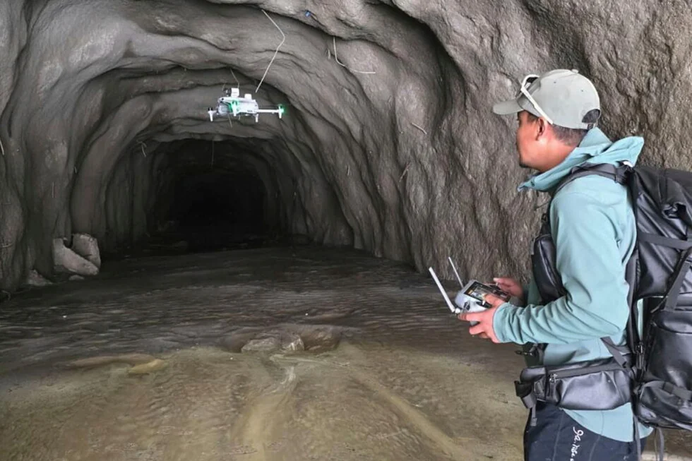Los drones ayudaron a encontrar personas después de las inundaciones en Nepal, pero encontrar personas dentro de los túneles de energía hidroeléctrica es difícil.