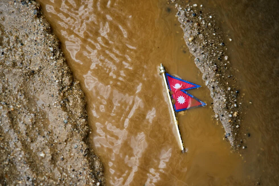 Muchas personas están enterradas en Nepal después de que las inundaciones maten a más de 1.000 personas.