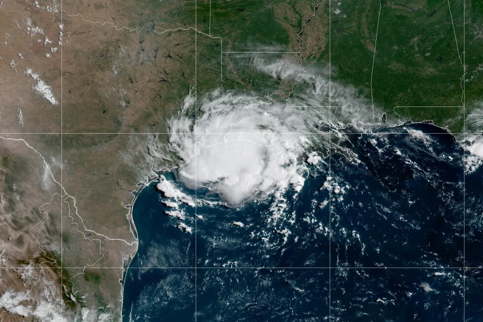 La tormenta Edouard puede convertirse en huracán cerca de Texas y Luisiana.