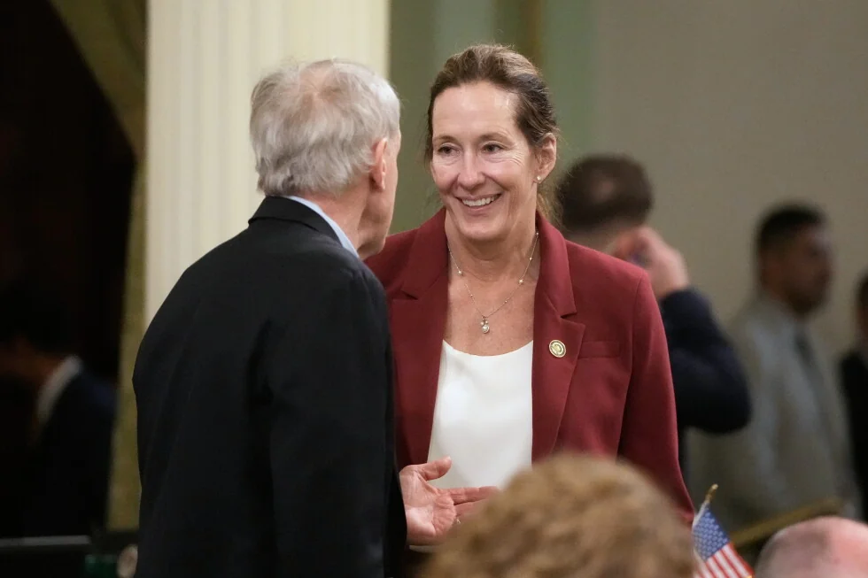 Los legisladores de California votarán sobre una ley para ayudar a las víctimas del fuego después de detener partes del plan de Newsom.