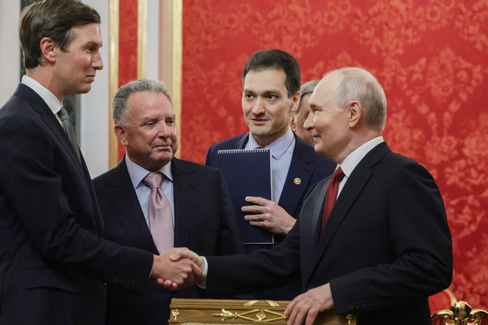 Putin se reúne con hombres de EE. UU. en el Kremlin para conversaciones de paz en Ucrania.