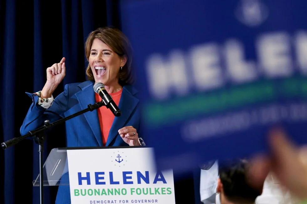 El gobernador de Rhode Island, Dan McKee, y Helena Foulkes van a correr otra vez. El Puente de Washington es un gran problema.