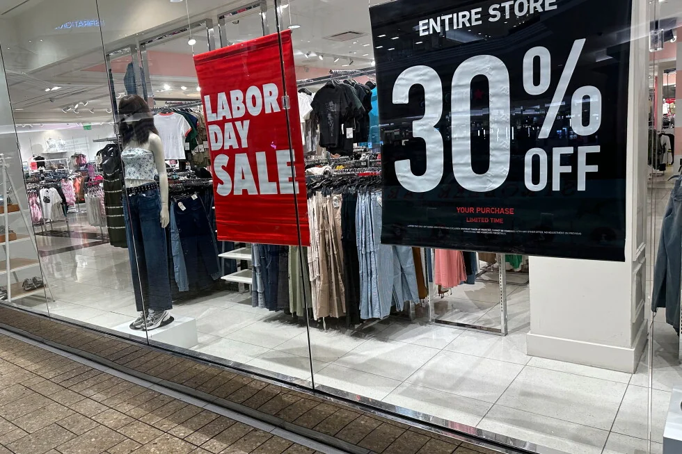 ¿Abren el Día del Trabajo? La mayoría de las tiendas. ¿Cerrados? El gobierno, los bancos y la bolsa de valores.