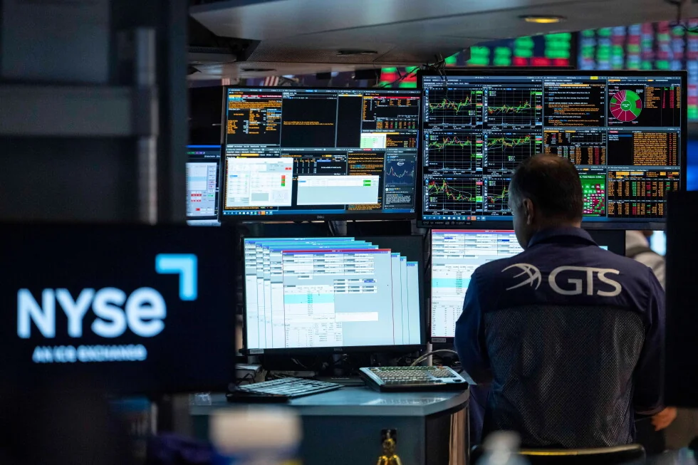 Los precios del petróleo suben y dañan a Wall Street.