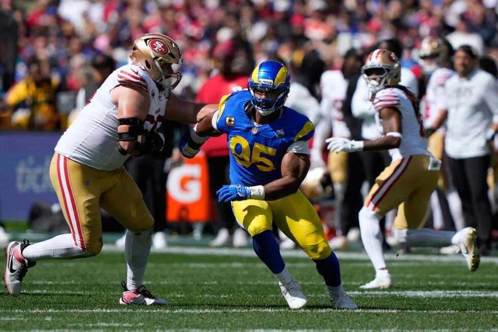 Sean McVay dice que Myles Garrett necesita cirugía de rodilla.