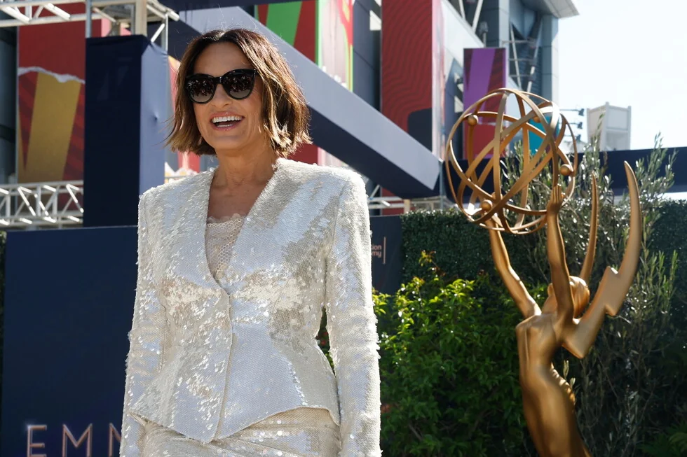 "The Pitt" quiere ganar otra vez y "Widow's Bay" puede ganar mucho en los Emmy Awards
