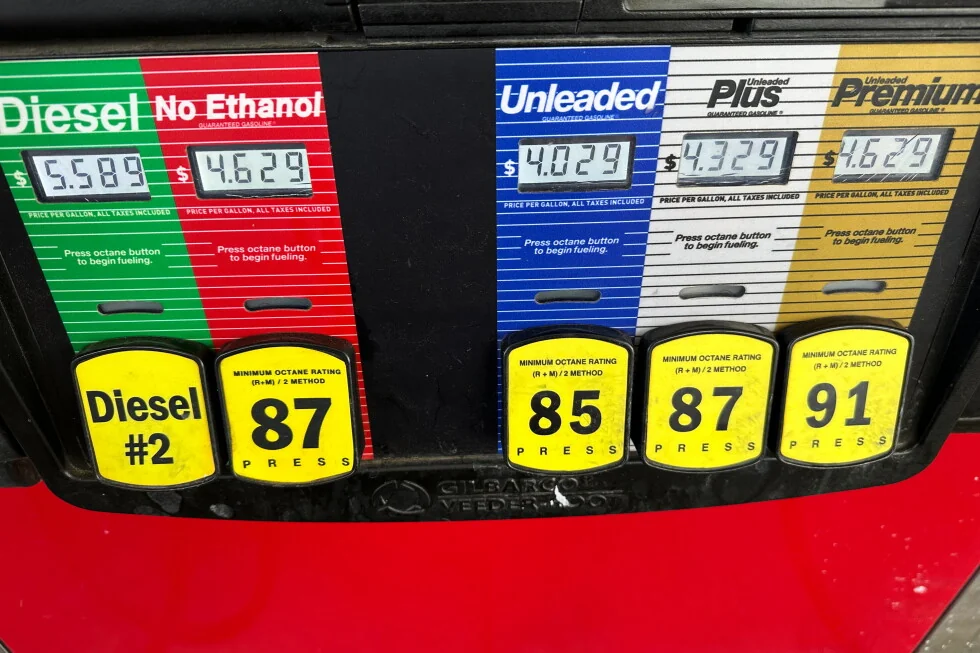 Los precios subieron menos el mes pasado. La gente gastó más.