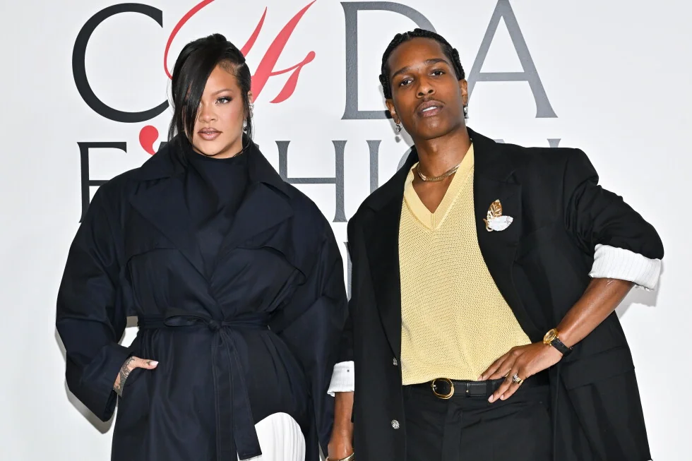Una mujer acusada de disparar a la casa de Rihanna es acusada de intento de asesinato.