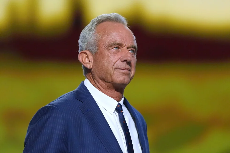 A RFK Jr. le gusta la IA. Esto confunde a algunos amigos y doctores.
