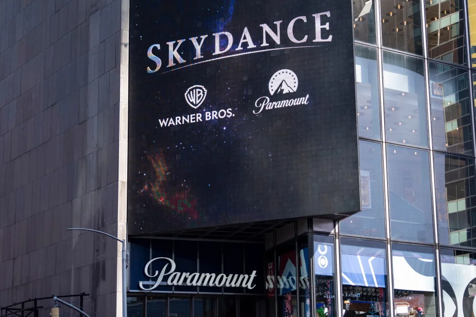Paramount compra Warner Bros. Qué significa para la TV, las películas y las noticias
