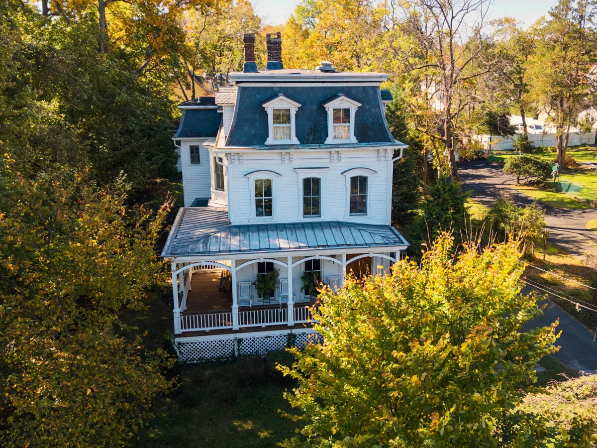 El pueblo natal del creador de 'Addams Family' ahora es un pueblo de Halloween